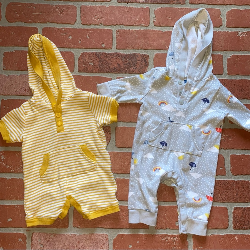 Old Navy baby 0-3m matching twin set rompers